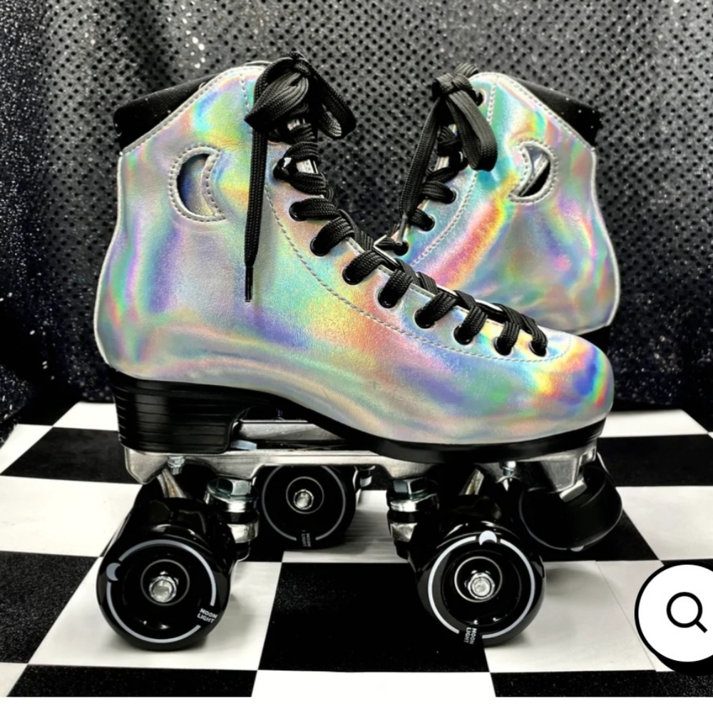 Moonlight Roller Skates Size 5 (Fits Women's Shoe Size 6-6.5)